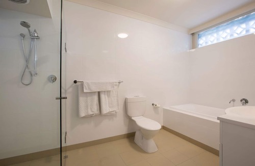 Clearview Hotel | Enfield Hotel