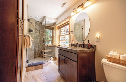 Holladay Bed & Breakfast | Engen Hus Bed and Breakfast