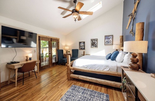 Holladay Bed & Breakfast | Engen Hus Bed and Breakfast