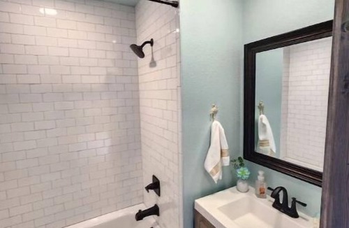 Durant Apartment | Engine Room on the Tracks hot tub