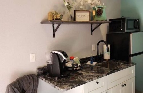 Durant Apartment | Engine Room on the Tracks hot tub