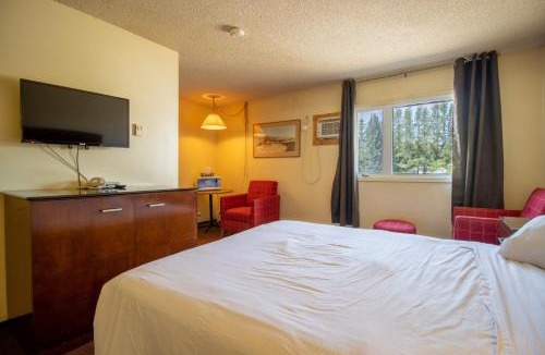 Timiskaming District Hotel | Englehart Motel
