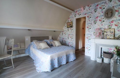 Suzay Bed & Breakfast | 'English Garden' Guest Room with Pool, Breakfast, Shared Garden & Wi-Fi