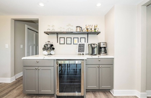 Twin Lakes House | #EnglishPrairieBnB - 4 Bedrooms - 2.5 Baths
