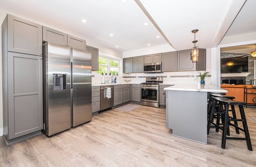 Twin Lakes House | #EnglishPrairieBnB - 4 Bedrooms - 2.5 Baths
