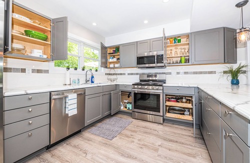 Twin Lakes House | #EnglishPrairieBnB - 4 Bedrooms - 2.5 Baths