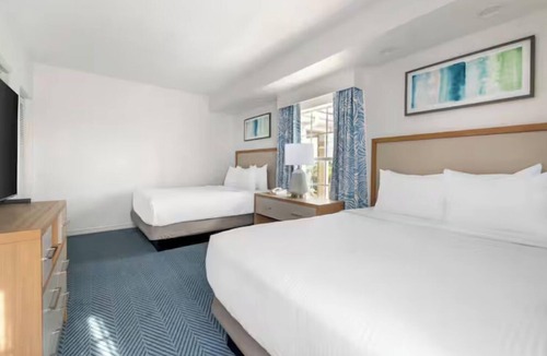 West Kissimmee Hotel | Enjoy 2 Relaxing Suites w/Roman Tub + Full Kitchen 20 Min to Theme Parks