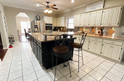 Fayetteville House | Enjoy 3 King beds with ensuite baths, 8 total beds