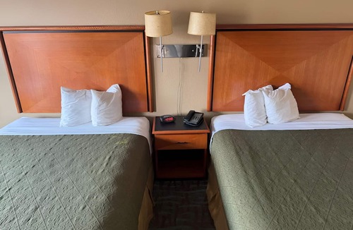 Harriman Hotel | Enjoy 4-Room Stay | Free Parking, Continental Breakfast & Pets Welcome