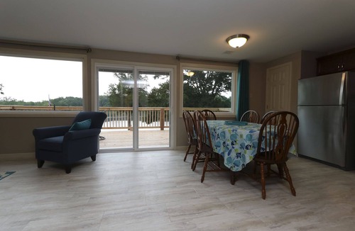 Perryville House | Enjoy A 17 Acre Lake At The Cash Lodge