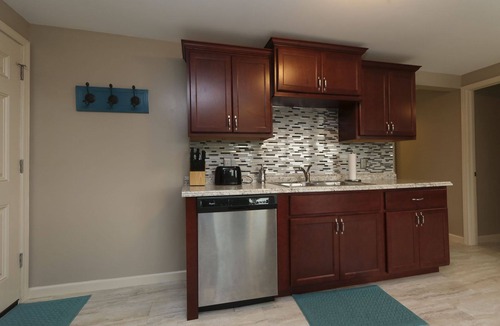 Perryville House | Enjoy A 17 Acre Lake At The Cash Lodge