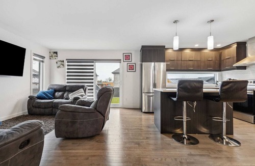 Plateau House | Enjoy a bright, inviting interior with comfort