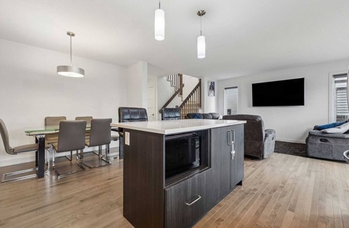 Plateau House | Enjoy a bright, inviting interior with comfort