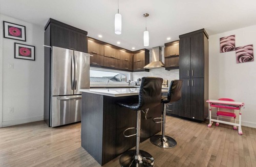Plateau House | Enjoy a bright, inviting interior with comfort