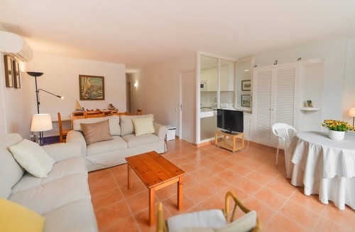Platja d'Aro Apartment | Enjoy a Comfortable and Relaxing Stay in This Bright Apartment with Private Garden