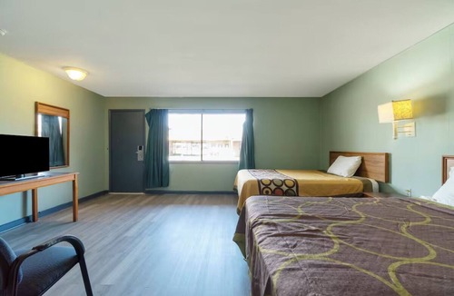 Clute Hotel | Enjoy a Comfortable & Relaxing 2-Room Stay, Brazosport Museum 2.2 mi away