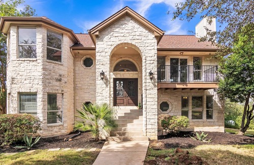 Travis Landing House | Enjoy a day on the lake or at your own private pool!
