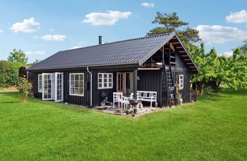 Fej House | Enjoy a fantastic vacation in this cozy house by the sea on the island of Fejø.