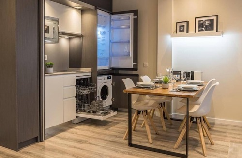 Castanos Hotel | Enjoy a Fully Furnished Studio Perfect for Long Bilbao Visits
