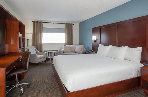 Tusayan Hotel | Enjoy a Hassle-Free and Suiting Stay! Free Parking, Outdoor Pool, Hot Tub