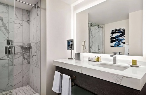 Streeterville Hotel | Enjoy a Hassle-Free and Suiting Stay! 2 Family-friendly Units, Onsite Pool