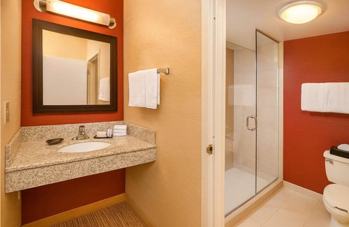 Durham Hotel | Enjoy a Hassle-Free and Suiting Stay! 3 Convenient Units, Free Parking, Pool