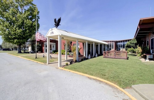 Drumright House | Enjoy a Hassle-Free Stay! Free Parking, Pets Allowed, Near Tidewater Winery