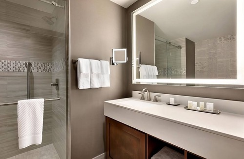 Berkeley Heights Hotel | Enjoy a Hassle-Free and Suiting Stay! Indoor Pool, Free Breakfast, Parking!