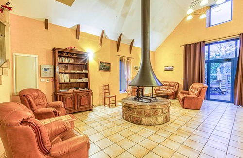 Saint-Come-d'Olt House | Enjoy a relaxing vacation in fantastic nature in this exceedingly spacious vacation home.