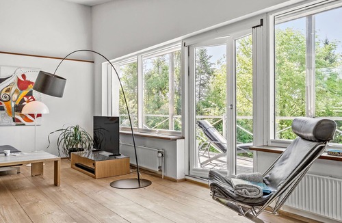 Daugard House | Enjoy a relaxing holiday in this holiday home with sea views near Vejle Fjord.