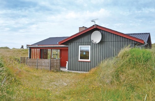 Grærup Strand House | Enjoy a relaxing holiday by the sea in this charming holiday home in the dunes.