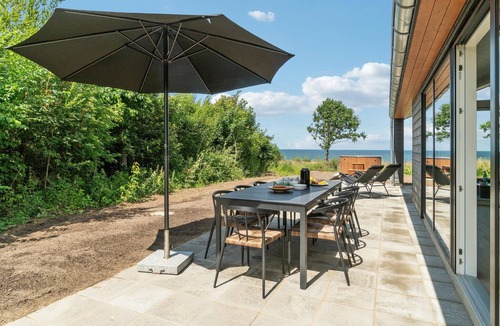 Allingabro House | Enjoy a relaxing vacation in this vacation home with sea panorama.