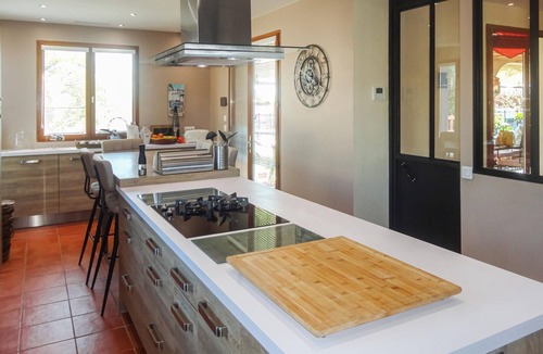 Canet House | Enjoy a relaxing vacation in the cottage with pool in a quiet location.