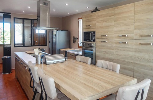 Canet House | Enjoy a relaxing vacation in the cottage with pool in a quiet location.