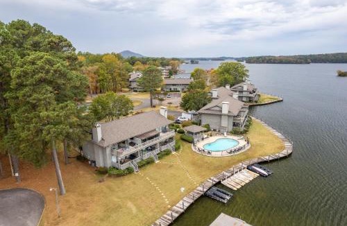 Hot Springs Apartment | Enjoy a serene getaway and the thrill of horse racing