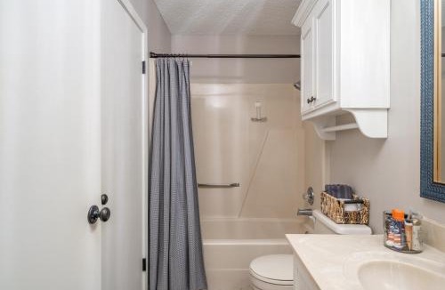 Hot Springs Apartment | Enjoy a serene getaway and the thrill of horse racing