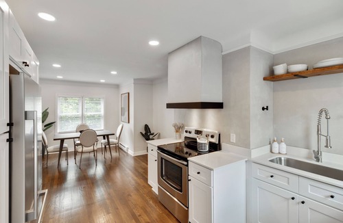 Oak Park Apartment | Enjoy a stylish experience at this unique, modern flat