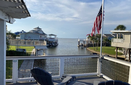 Jamaica Beach House | Enjoy a unique experience with a lagoon in your backyard, away from the crowds