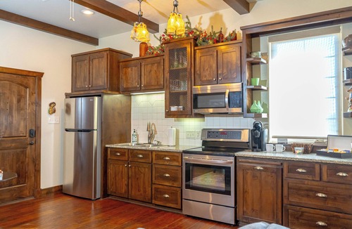 Muenster Bed & Breakfast | Enjoy a unique German-themed B&B stay with cozy charm and modern comforts. This 1-bedroom retreat sleeps 4, featuring a private bath, fully equipped kitchen, Wi-Fi, workspace, breakfast vouchers, and relaxing balcony and patio spaces—perfect for any