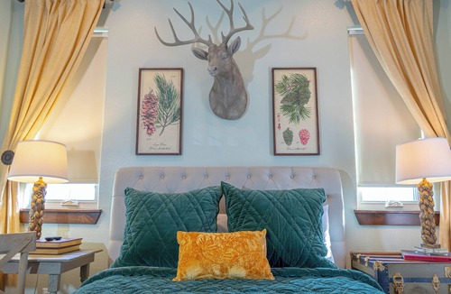Muenster Bed & Breakfast | Enjoy a unique German-themed B&B stay with cozy charm and modern comforts. This 1-bedroom retreat sleeps 4, featuring a private bath, fully equipped kitchen, Wi-Fi, workspace, breakfast vouchers, and relaxing balcony and patio spaces—perfect for any