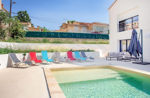 16th Arrondissement House | Enjoy a wonderful vacation in this beautiful vacation home with pool.