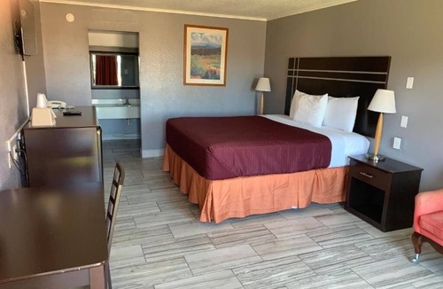 Beeville Hotel | Enjoy Affordable Comfort in a Private Room Near Beeville Dining, Free Parking