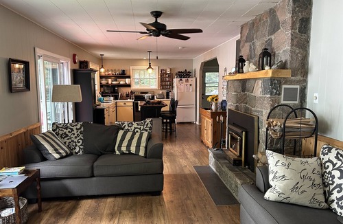 Purdy Cottage | Enjoy an escape in an all season cottage on Lake Kamaniskeg in Barry's Bay