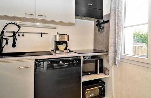 Gallargues-le-Montueux House | Enjoy an unforgettable vacation in this inviting vacation home with pool access.