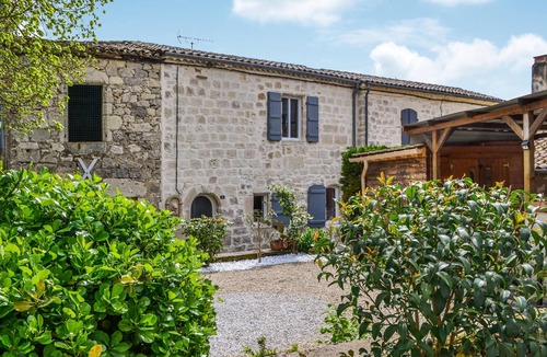 La Sauvetat-de-Saveres House | Enjoy an unforgettable vacation in this inviting vacation home!