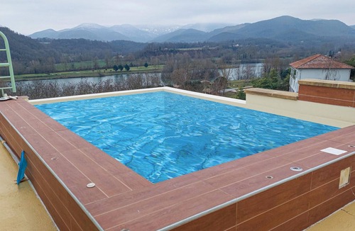 Montrejeau House | Enjoy an incomparable panorama in this modern vacation home near a lake.
