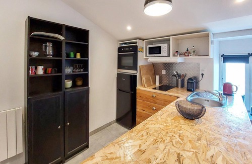 Paimboeuf Apartment | Enjoy an unforgettable vacation in this modern apartment overlooking the Loire!