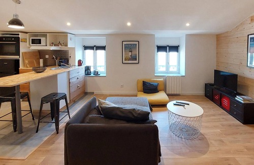 Paimboeuf Apartment | Enjoy an unforgettable vacation in this modern apartment overlooking the Loire!