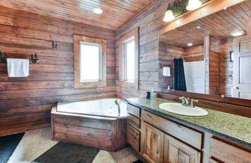 Branson Cedars Cabin | Enjoy Branson at Torrey Pines | 6 Bed, 5 Bath