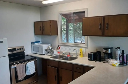 Frontenac Cottage | Enjoy Buck Lake with your pets!nn